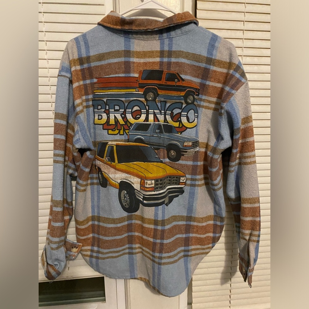 Ford bronco button up